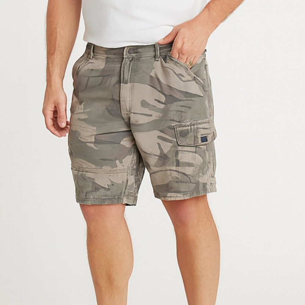 Wrangler Relaxed Fit Camo Cargo Shorts Stretch Tech Pocket Green Camo Size 40